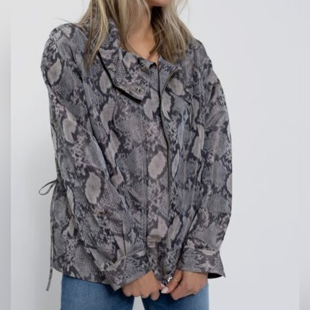 Women's St. John Python Full Zip Jacket Size Peti… - image 1